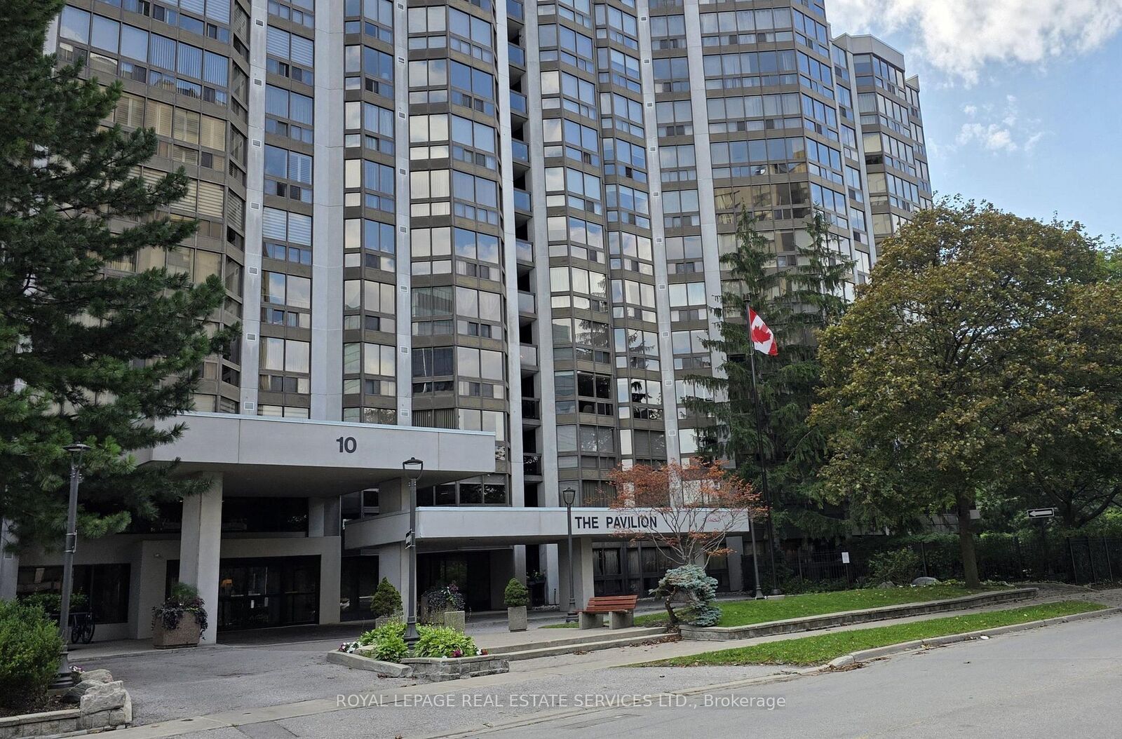 Property Photo:  10 Kenneth Avenue 301  ON M2N 6K6 