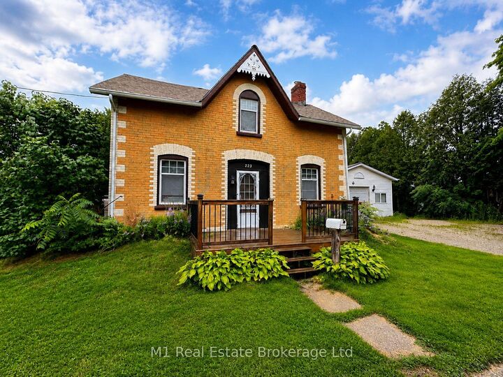 Property Photo:  223 St. George Street E  ON N1M 1K5 