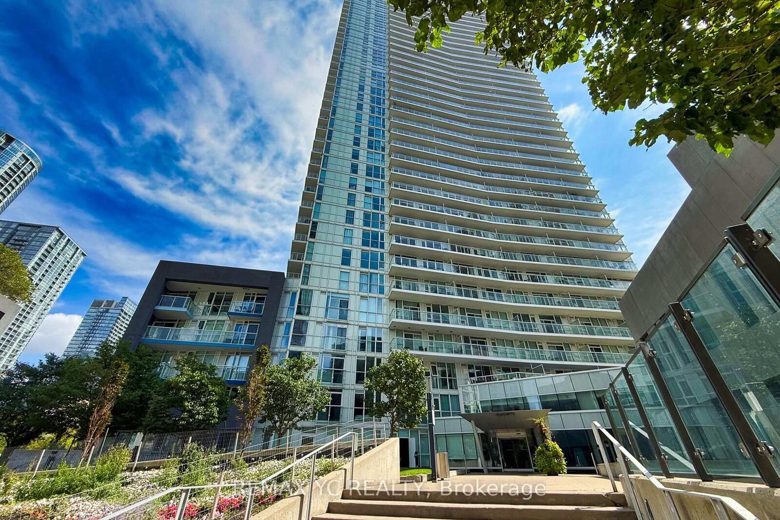 Property Photo:  75 Queens Wharf Road 4611  ON M5V 0J8 