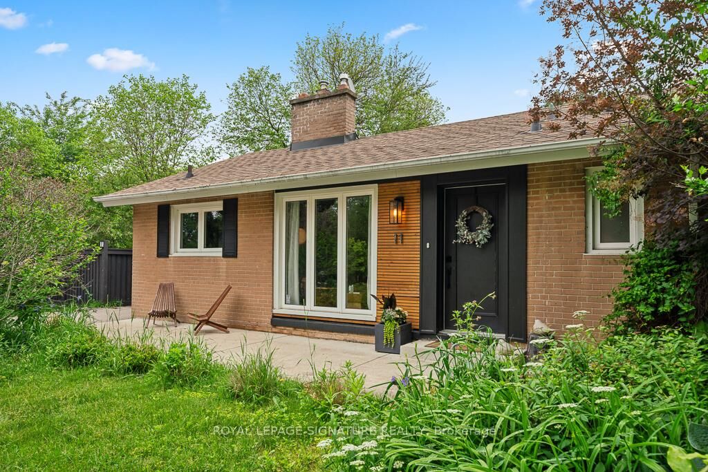 Property Photo:  11 Yewfield Crescent  ON M3B 2Y4 