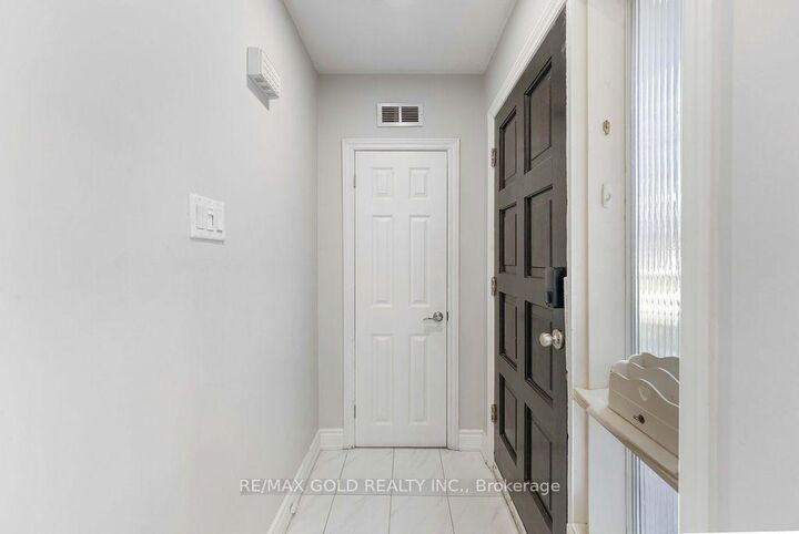 Property Photo:  44 Wilton Drive  ON L6W 3A1 
