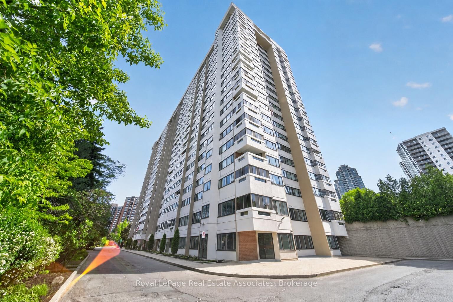 Property Photo: 1580 Mississauga Valley Boulevard 901 ON L5A 3T8