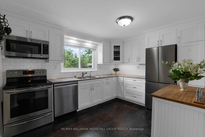 Property Photo:  233 Innisfil Street 4  ON L4N 3E9 