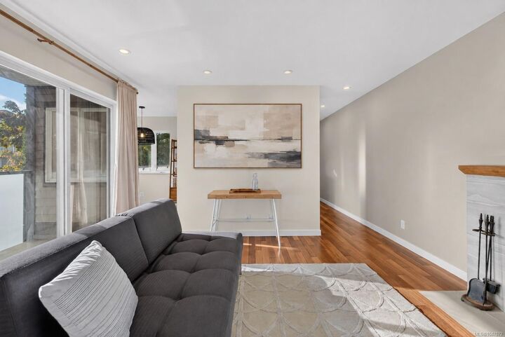 Property Photo:  1619 Morrison St #303  BC V8R 6R8 