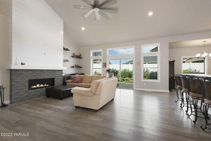 Property Photo:  2012 S 87th Ave  WA 98903 