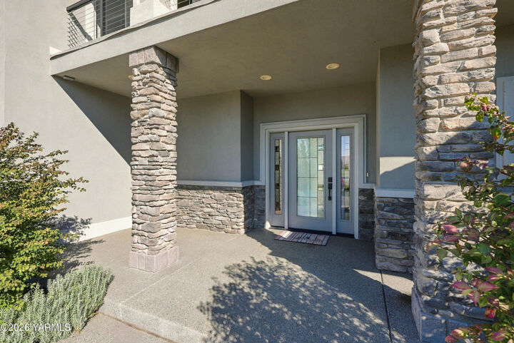 Property Photo: 2012 S 87th Ave WA 98903