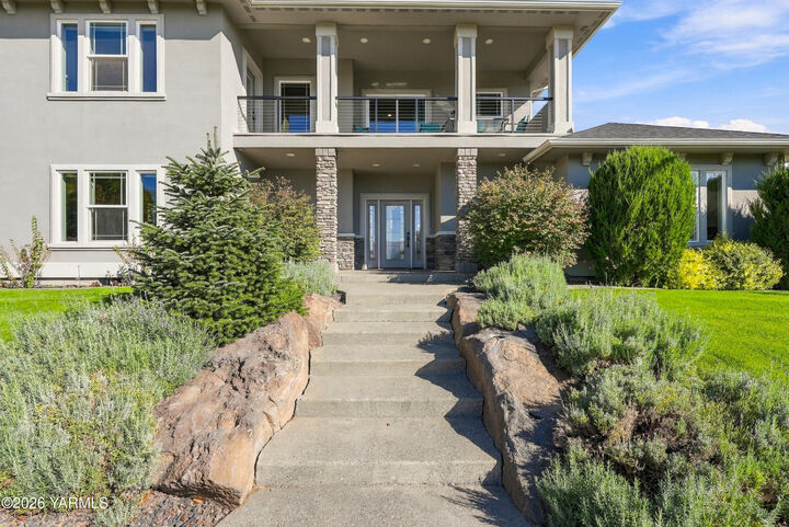 Property Photo: 2012 S 87th Ave WA 98903