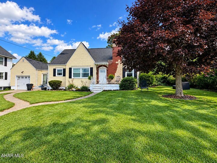 Property Photo:  819 Grant Street  PA 15946 