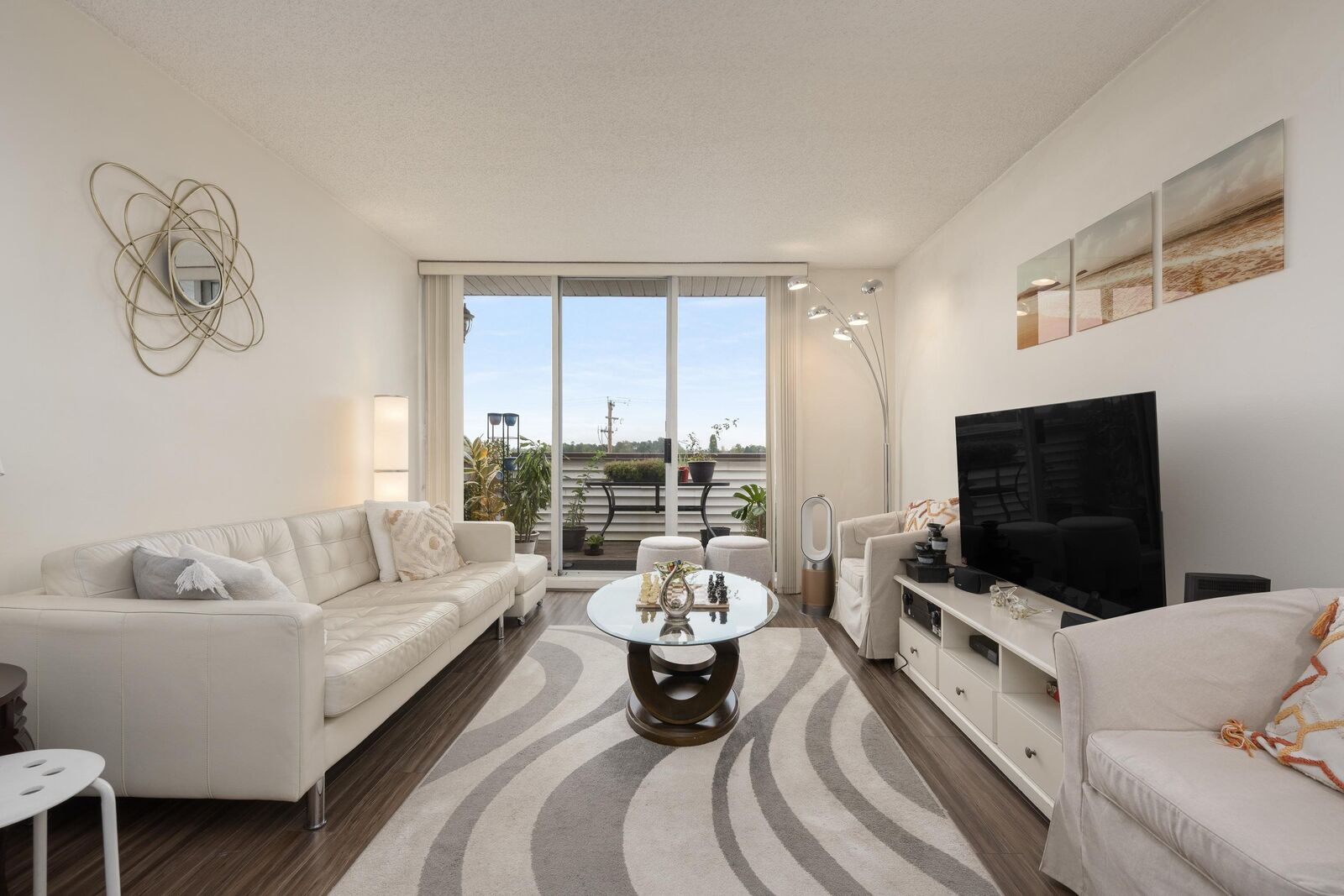 Property Photo:  9151 No. 5 Road 304  BC V7A 4T9 