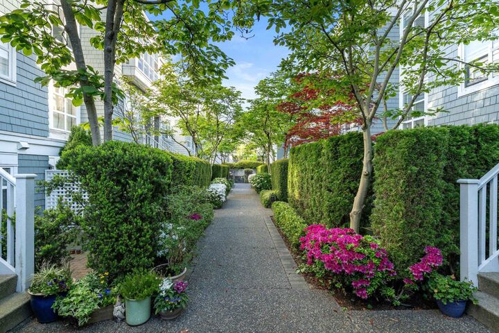 Property Photo:  669 W 7th Avenue 207  BC V5Z 1B6 