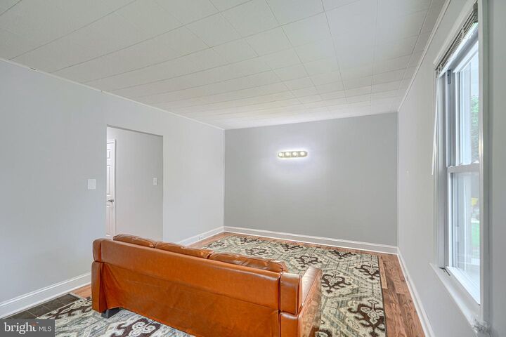 Property Photo:  