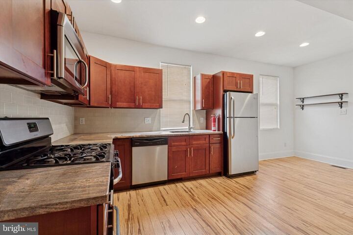 Property Photo:  448 Roxborough Avenue 1  PA 19128 