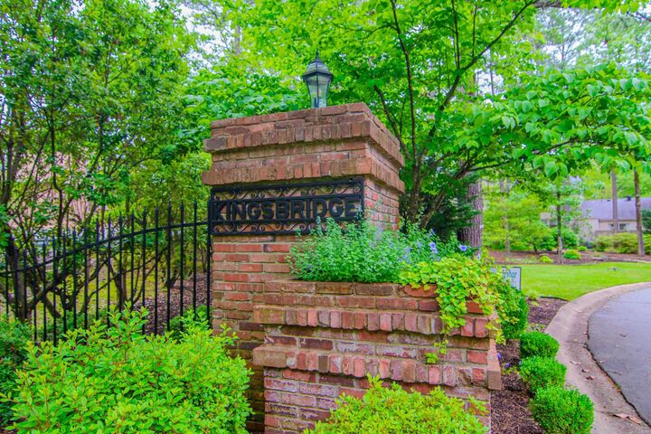 Property Photo: 8 Kingsbridge Way AR 72212