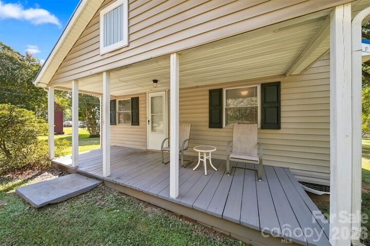 Property Photo:  411 W 21st Street  NC 28658 