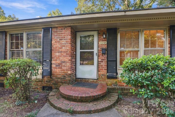 Property Photo:  1518 Keeling Place  NC 28210 