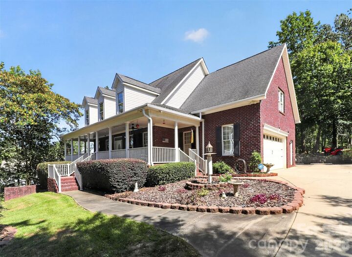 Property Photo:  4904 Steepleton Way  NC 28215 