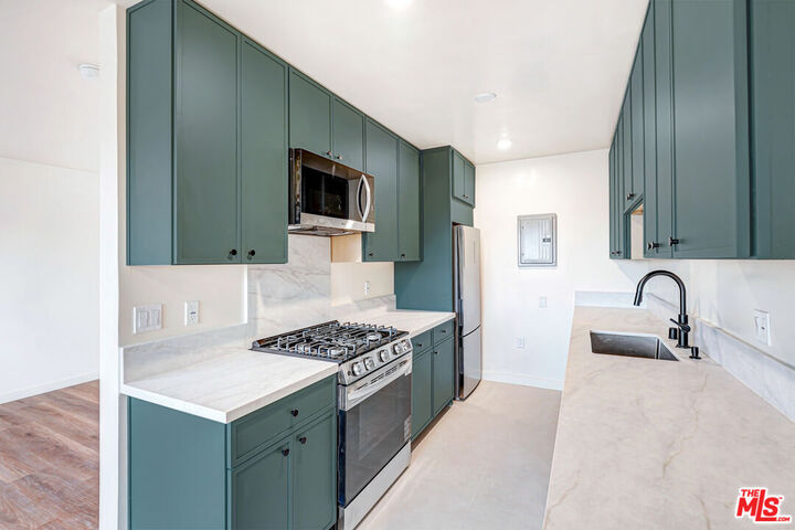Property Photo: 16185 W Sunset Blvd, Unit 6 CA 90272