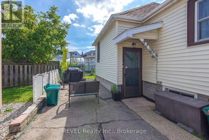 Property Photo:  12 Garnet Street  ON L2M 5E5 