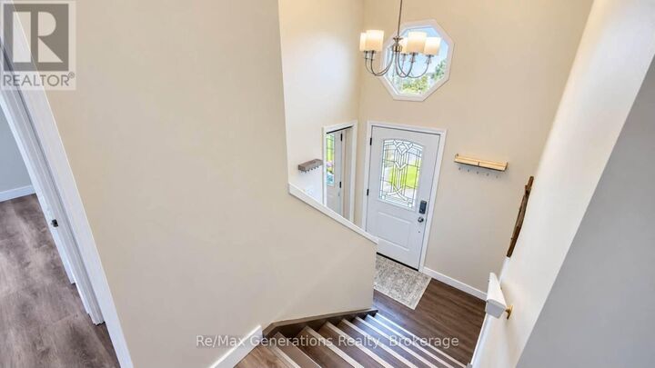 Property Photo:  151 Iris Crescent  ON P7A 8A1 