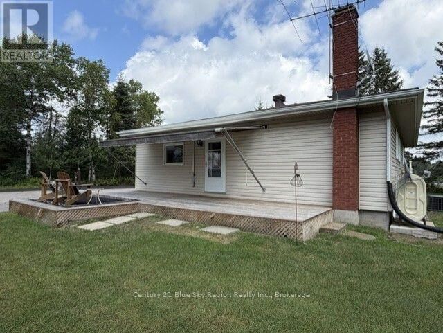 Property Photo: 5377 Highway 11 North ON P1B 8G3