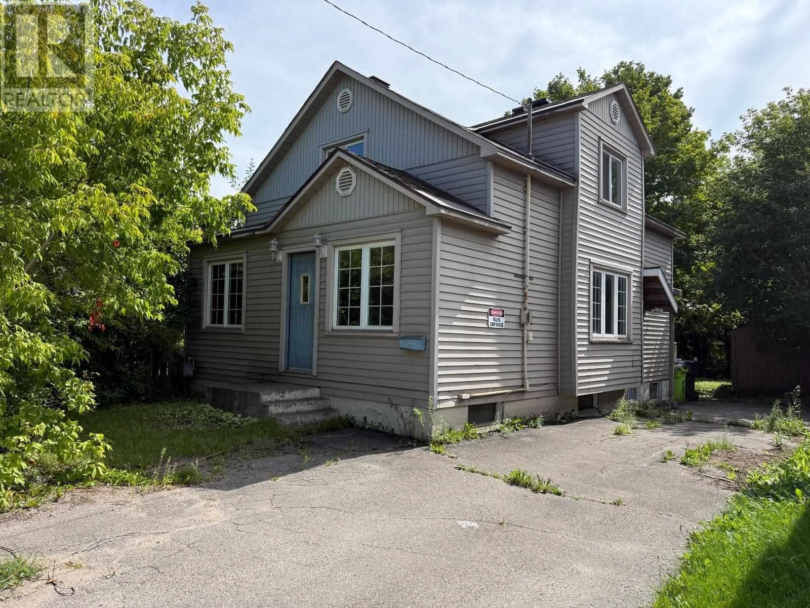 Property Photo:  651 Wallace Ter  ON P6C 1M1 