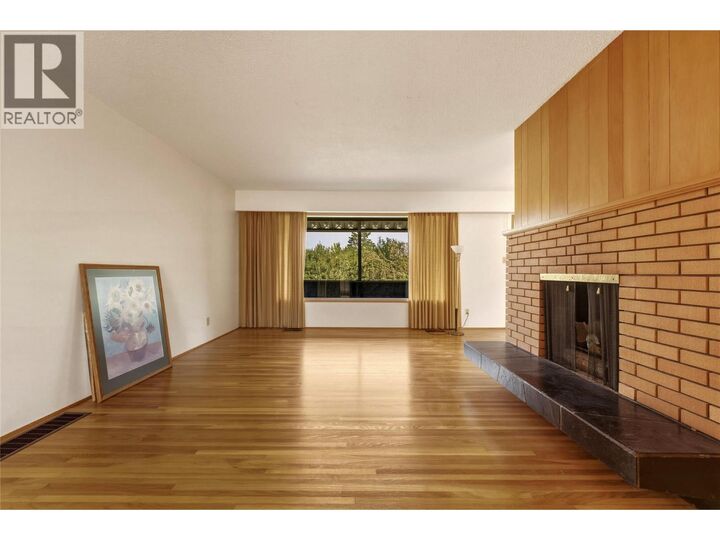 Property Photo:  1201 8 Avenue Northeast  BC V1E 4A5 