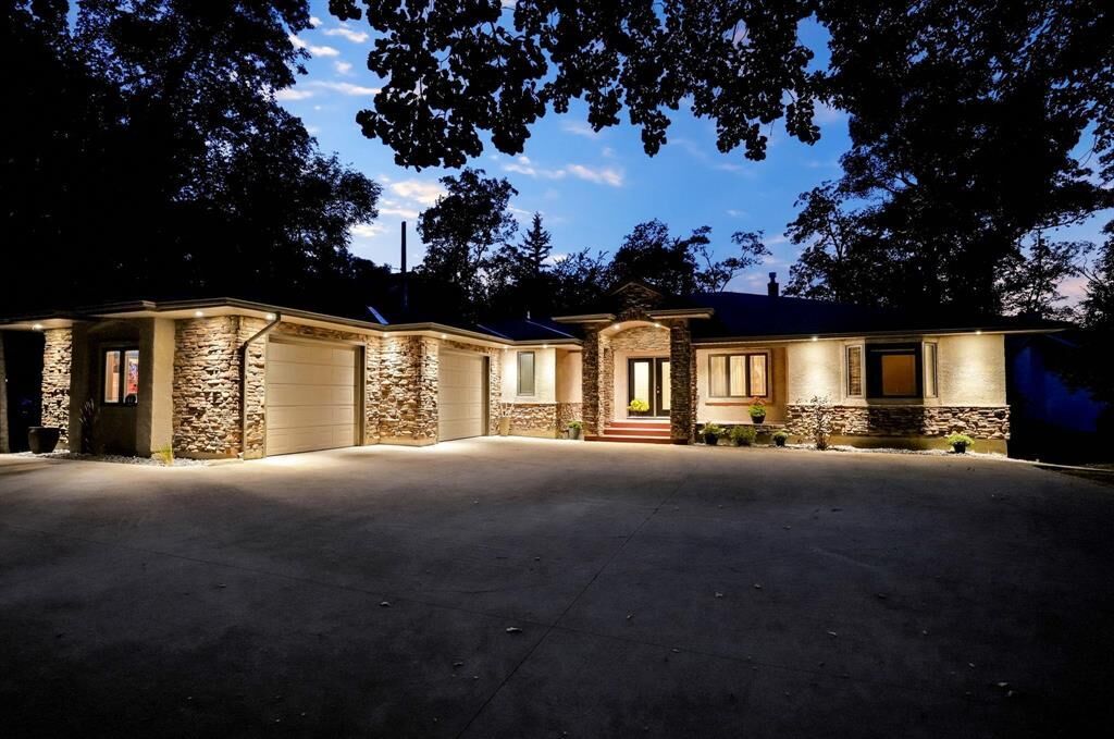 Property Photo: 44 River Road MB R2M 3Z2