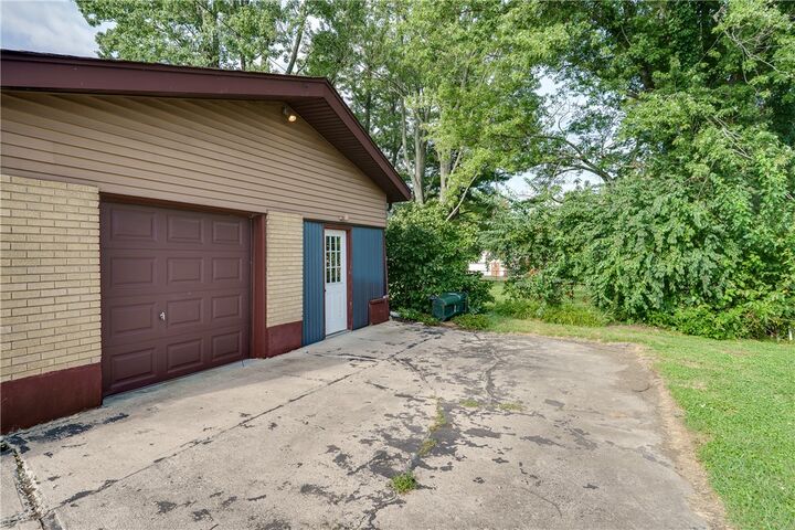 Property Photo: 9025 Bunnell Hill Road OH 45458