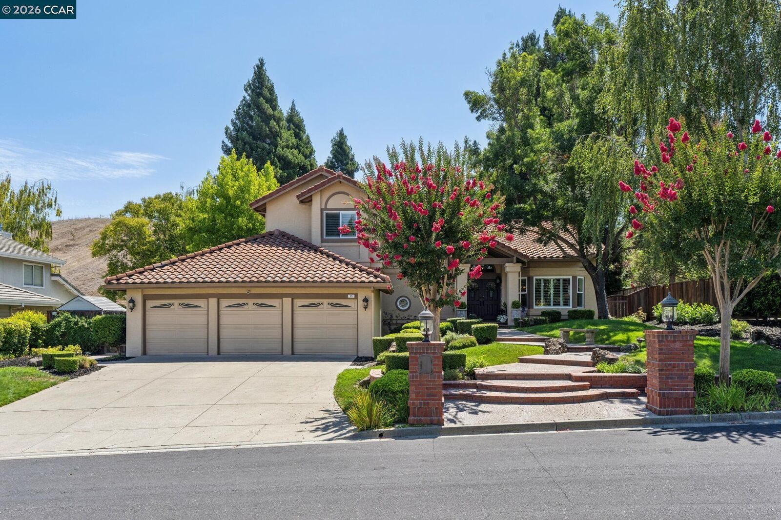 Property Photo:  65 Country Hills Ct  CA 94506 