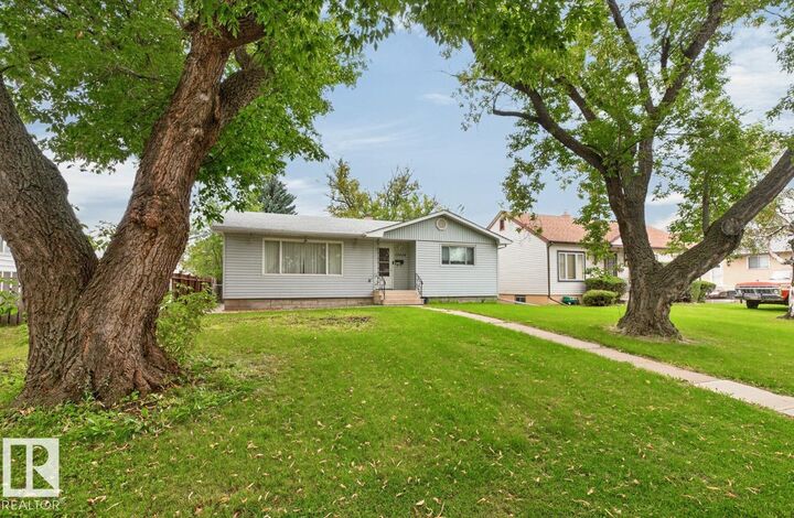 Property Photo:  12424 77 Street NW  AB T5B 2H5 