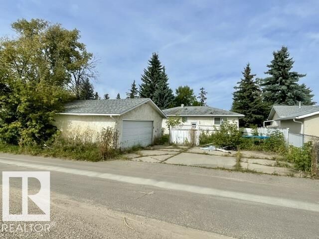 Property Photo: 34 Woodhaven Drive AB T7X 1K7