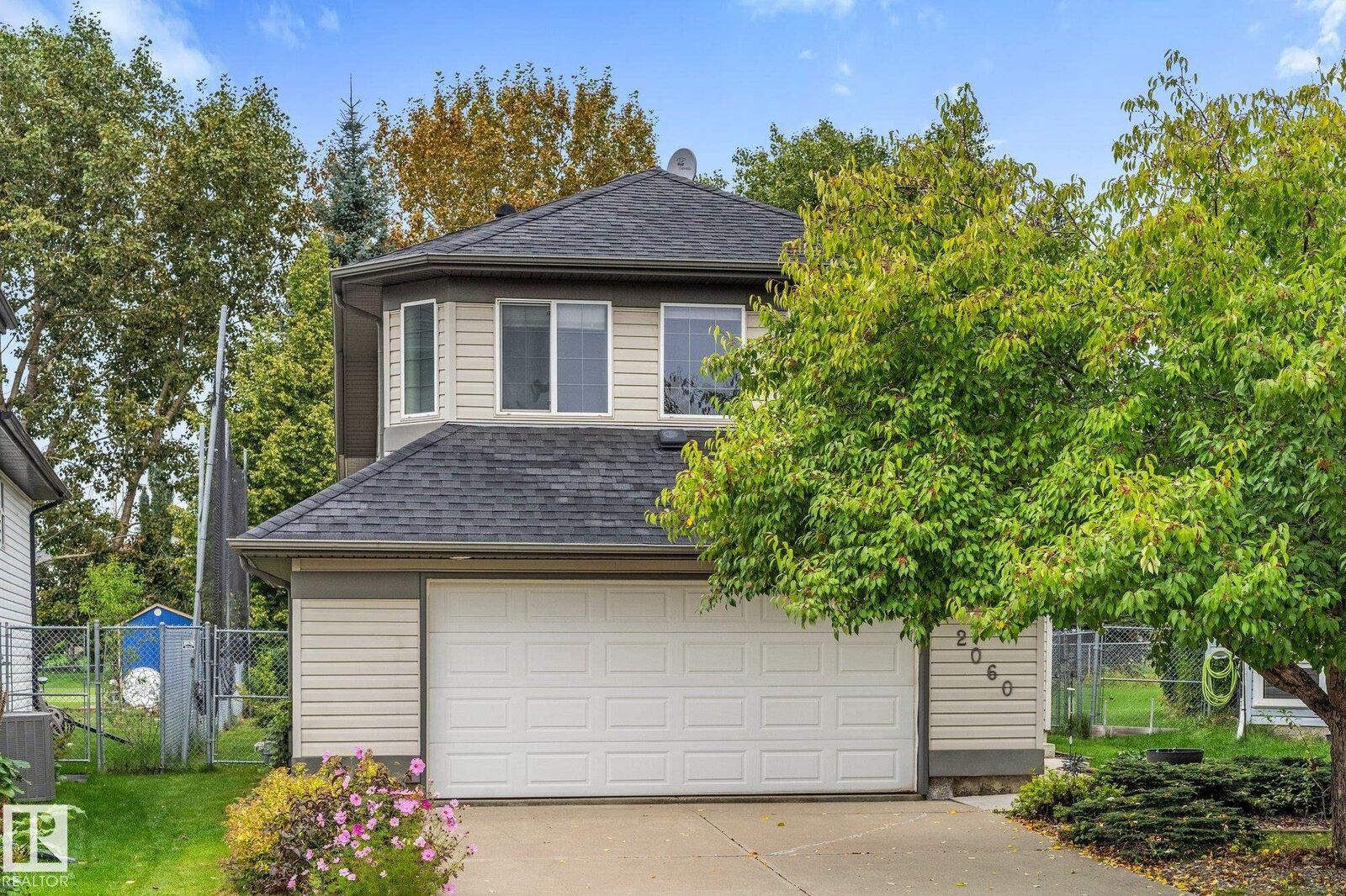 Property Photo:  2060 Brennan Crescent NW  AB T5T 6S4 