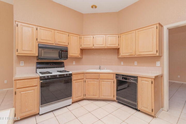 Property Photo: 11804 Pueblo Lindo Court TX 79936