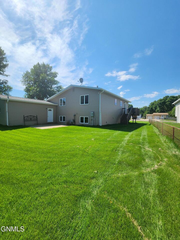 Property Photo:  8 Brevet Place  ND 58504 