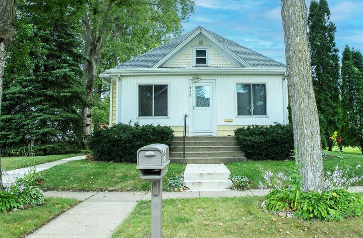 Property Photo:  416 NW 1st Avenue  IA 50677 