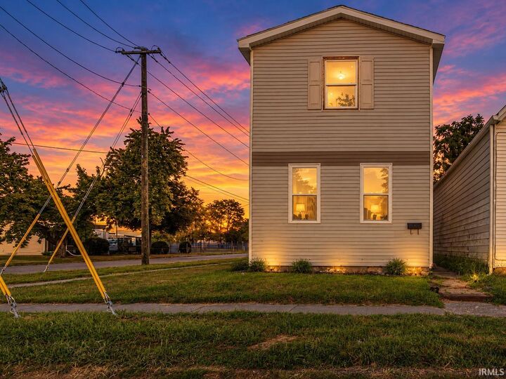 Property Photo:  1321 Oakley Street  IN 47710 