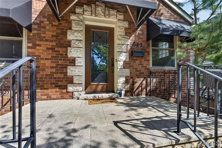 Property Photo: 5643 Murdoch Avenue MO 63109