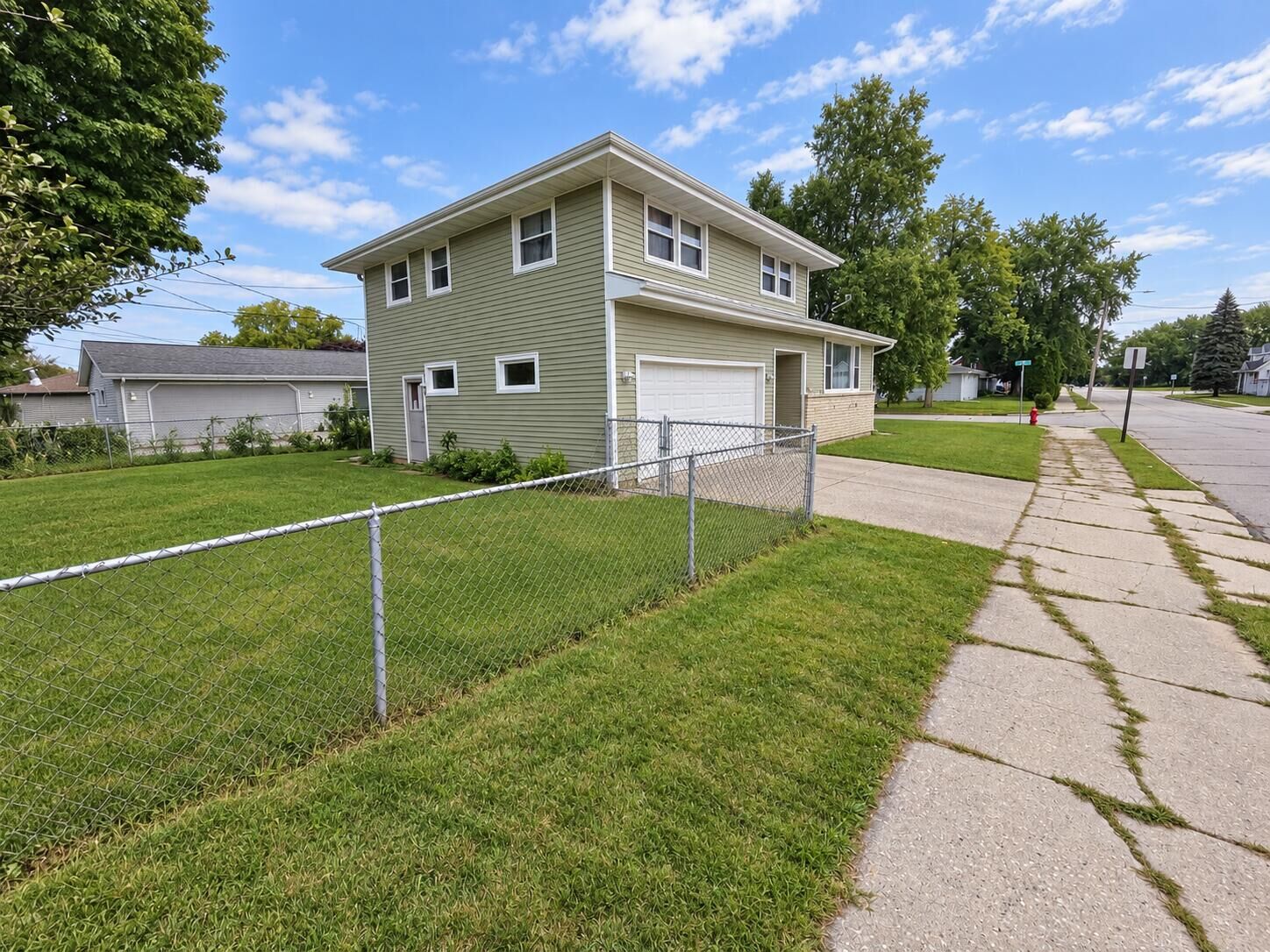 Property Photo:  1014 Washington Ave  WI 53081 