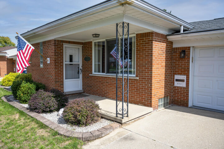 Property Photo:  8921 Ardel Drive  MI 48314 