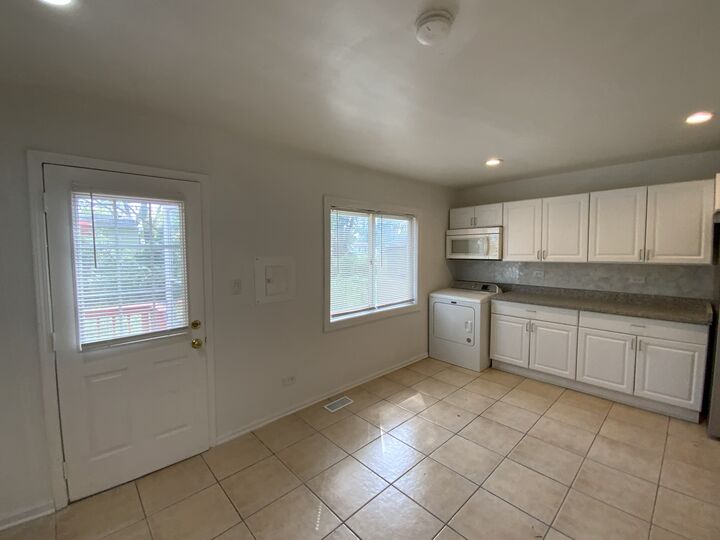 Property Photo:  1429 Ambassador Lane  IL 60411 