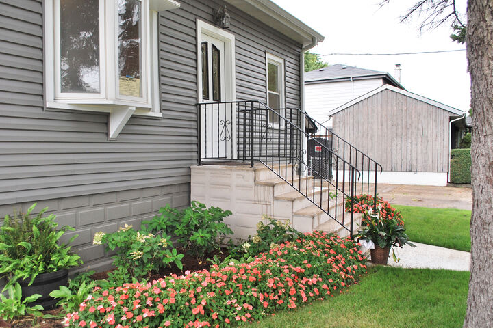 Property Photo: 11418 S Avon Avenue IL 60803