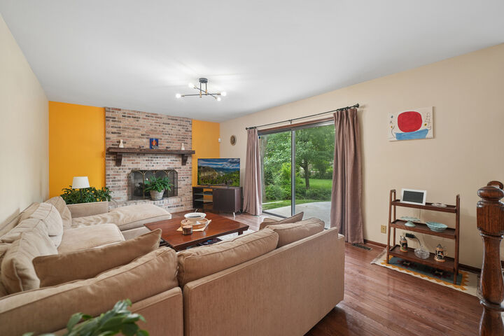 Property Photo:  837 Heatherstone Drive  IL 60173 