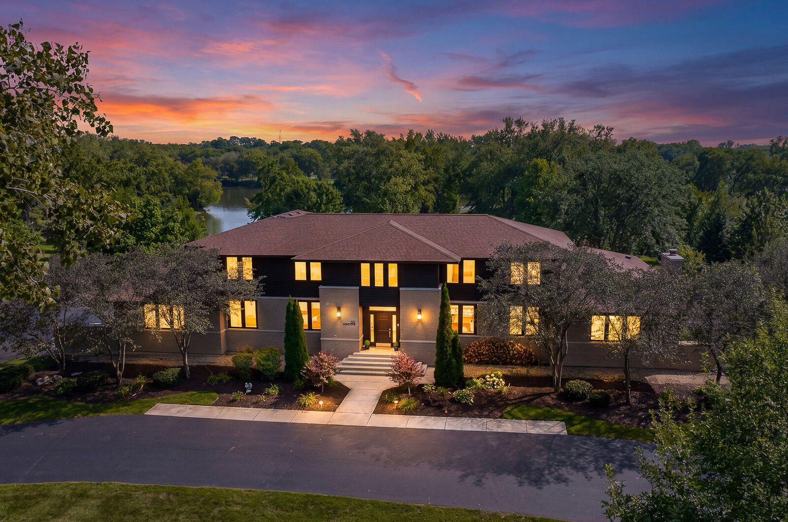 Property Photo: 88 Riverwood Drive IL 60543