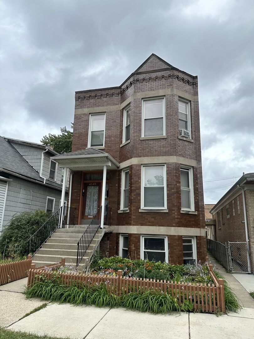 Property Photo:  4543 N Keystone Avenue 3  IL 60630 