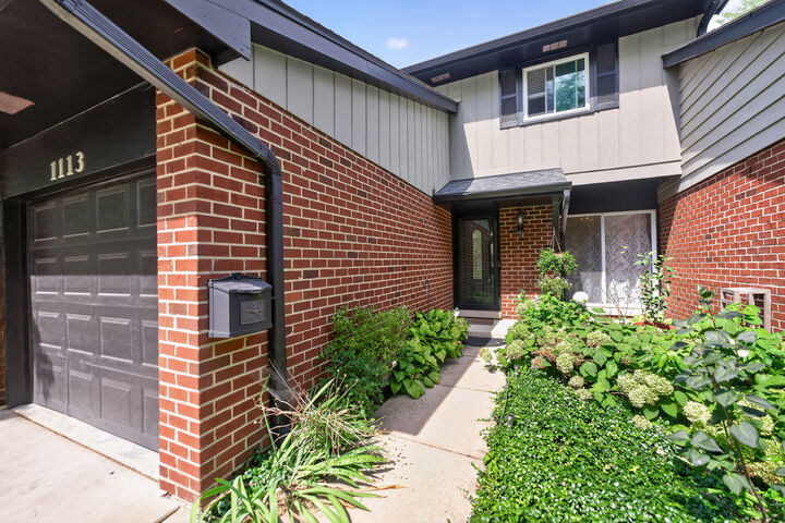 Property Photo: 1113 Loughborough Court IL 60189