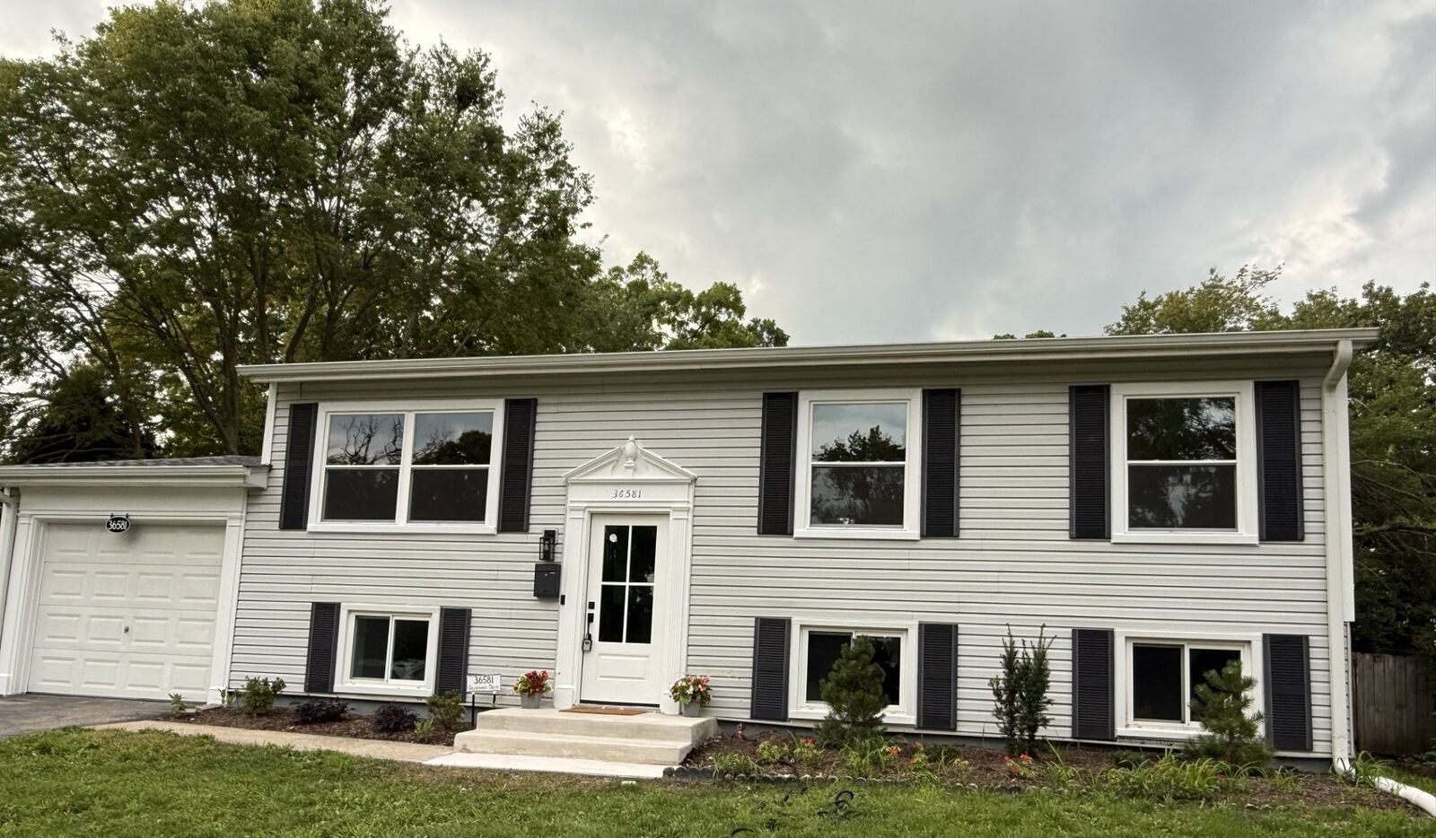 Property Photo:  36581 N Grandwood Drive  IL 60031 