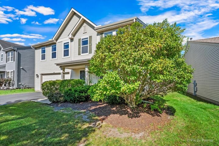 Property Photo:  686 Glen Cove Lane  IL 60140 