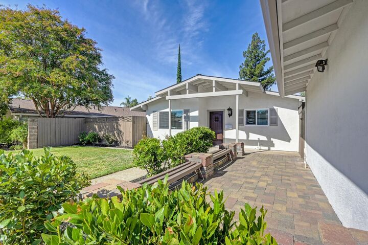 Property Photo: 5578 Coronado Way CA 95677