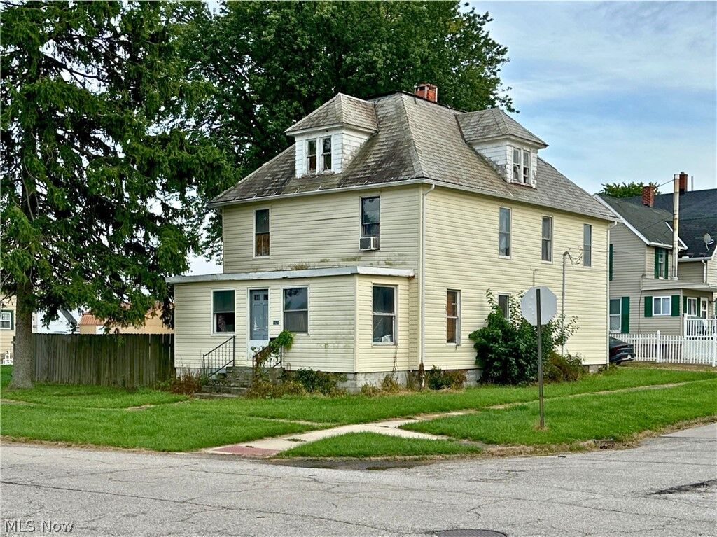 Property Photo:  1628 W 10th Street  OH 44004 