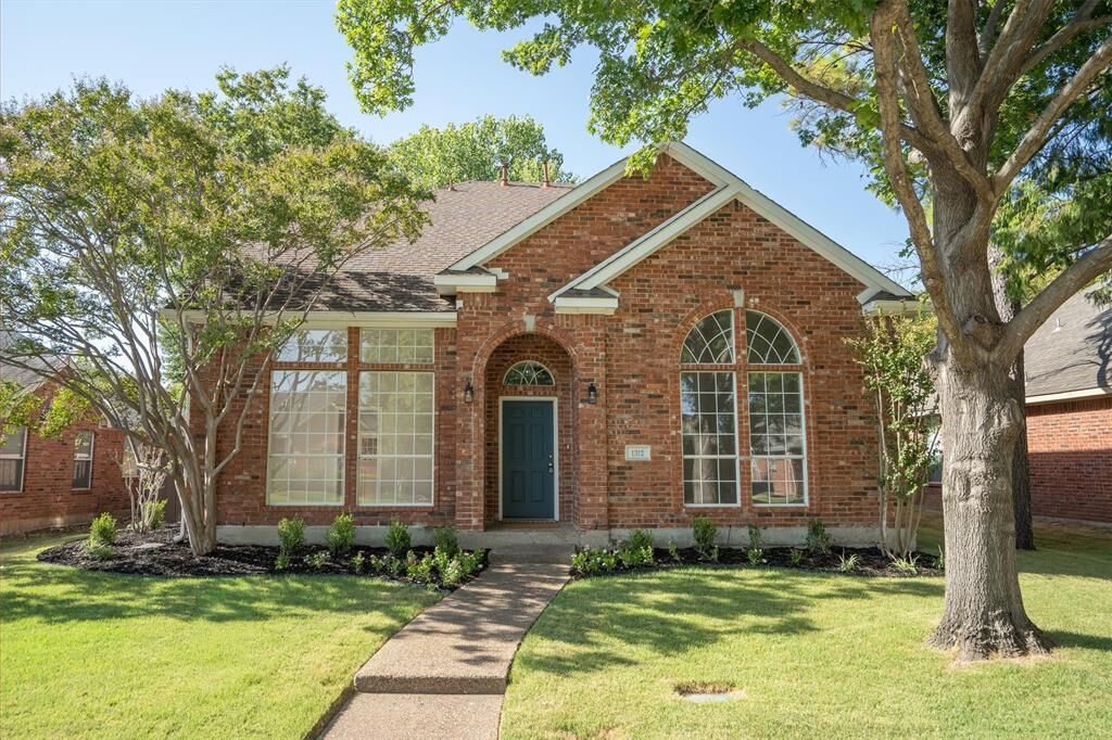 Property Photo: 1312 Wentworth Drive TX 75067
